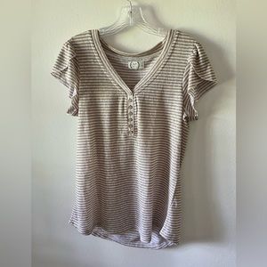 COPY - Maurices Ruffled Sleeved Striped shirt.  Soft and Lightweight, Size Large